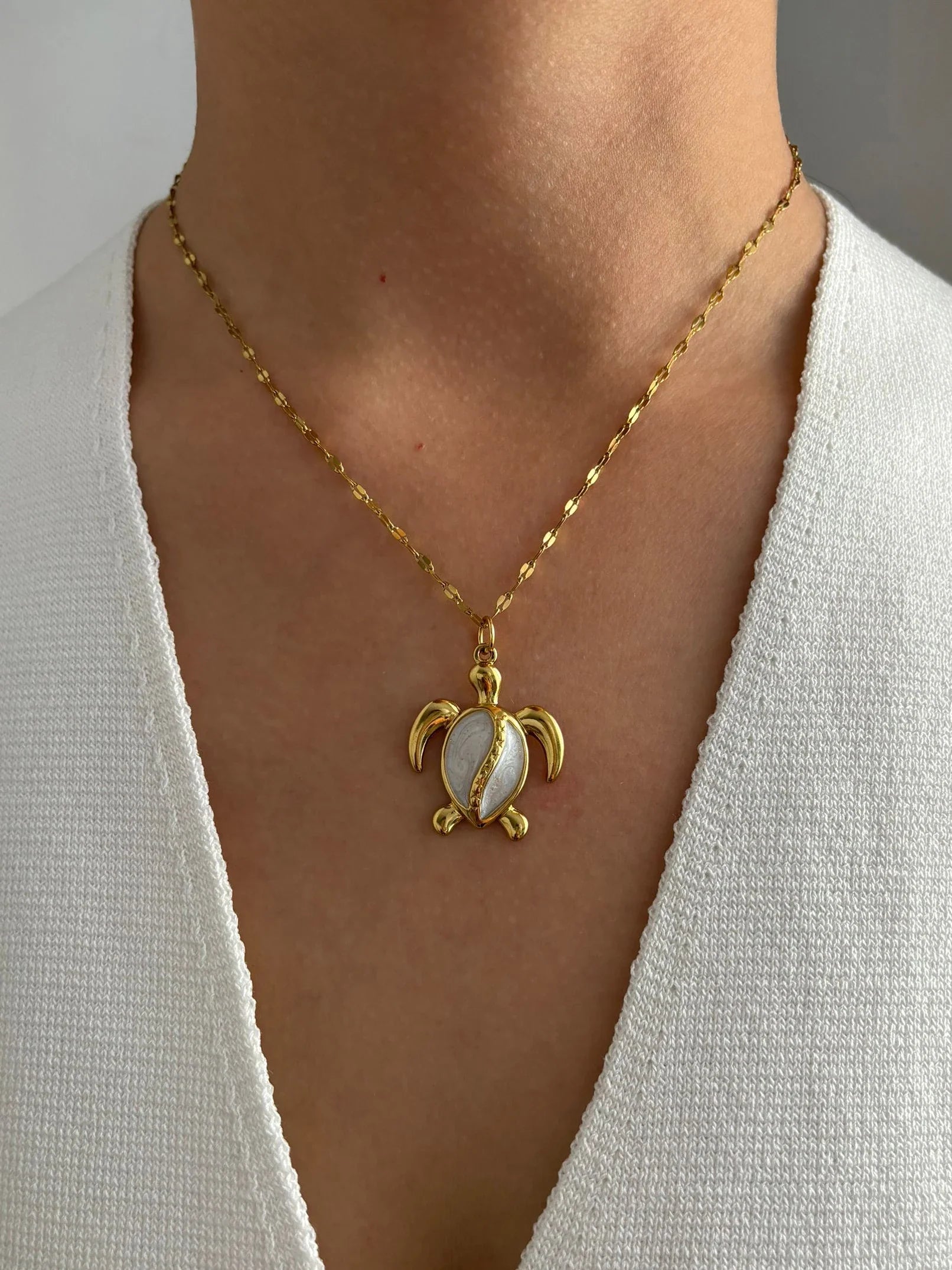 Elegant White Enamel Turtle Conch Starfish Pendant Necklace 18K Gold Plated Jewelry for Women