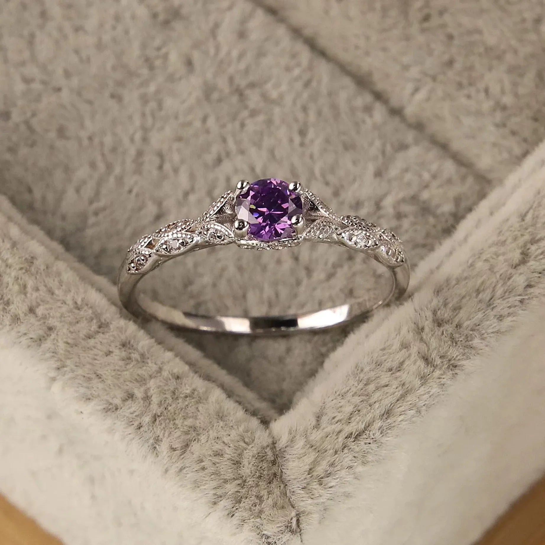 Light Luxury Amethyst Zirconia Women's Ring Simple Fashion Gem Temperament Ring