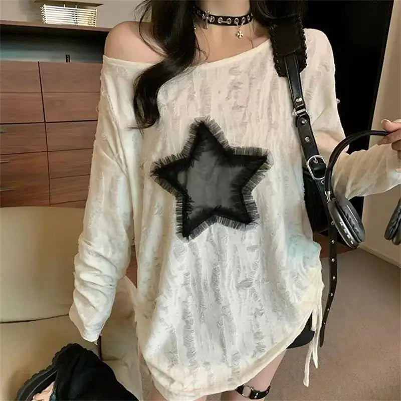 Grunge Star Print T-Shirt for Women in Y2K Aesthetic Style with Ripped Design and Loose Fit for Kpop Fairycore and Gothic Streetwear