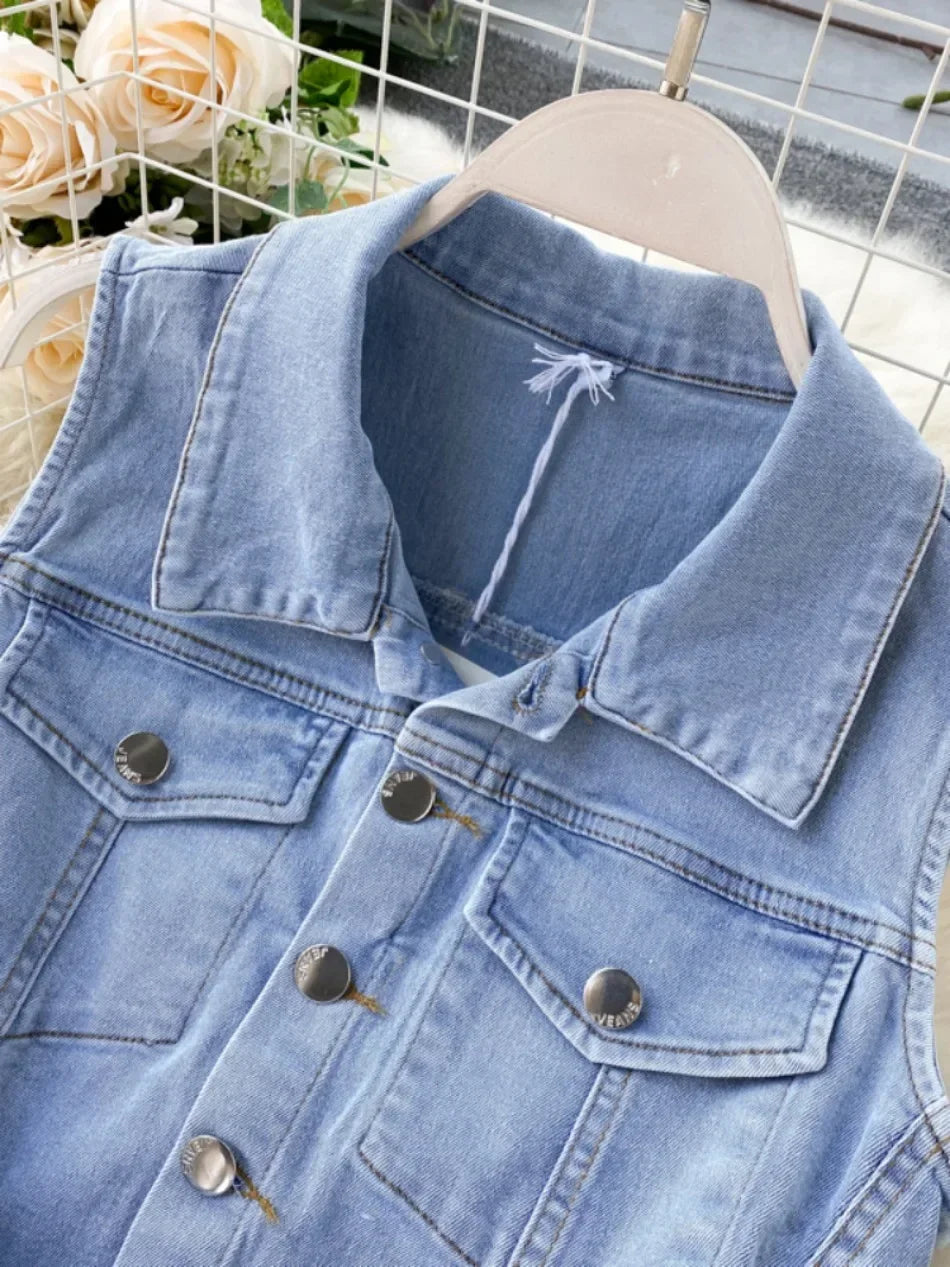 Slim Fit Sleeveless Denim Jumpsuit for Women with Single Row Buckle and Retro Lace-Up Detail Summer Fashion Jumpsuit