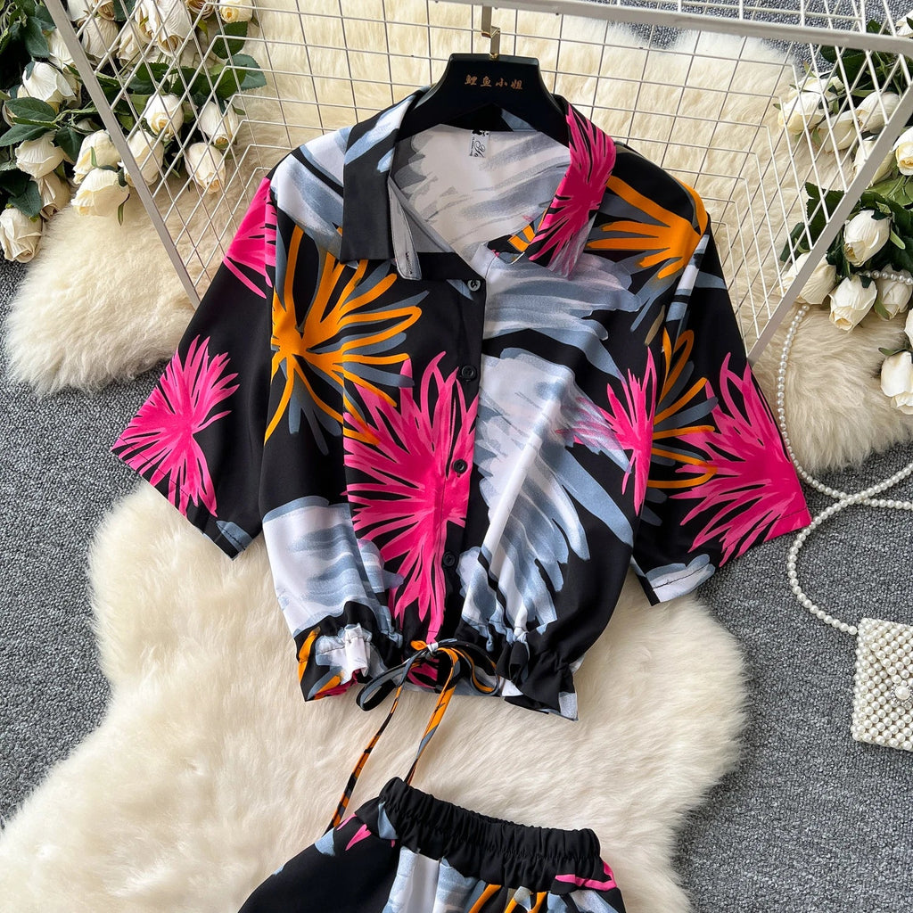 Summer Fashion Print Two Piece Set for Women with Loose Short Sleeve Tops and Elastic Waist Wide Leg Cropped Pants