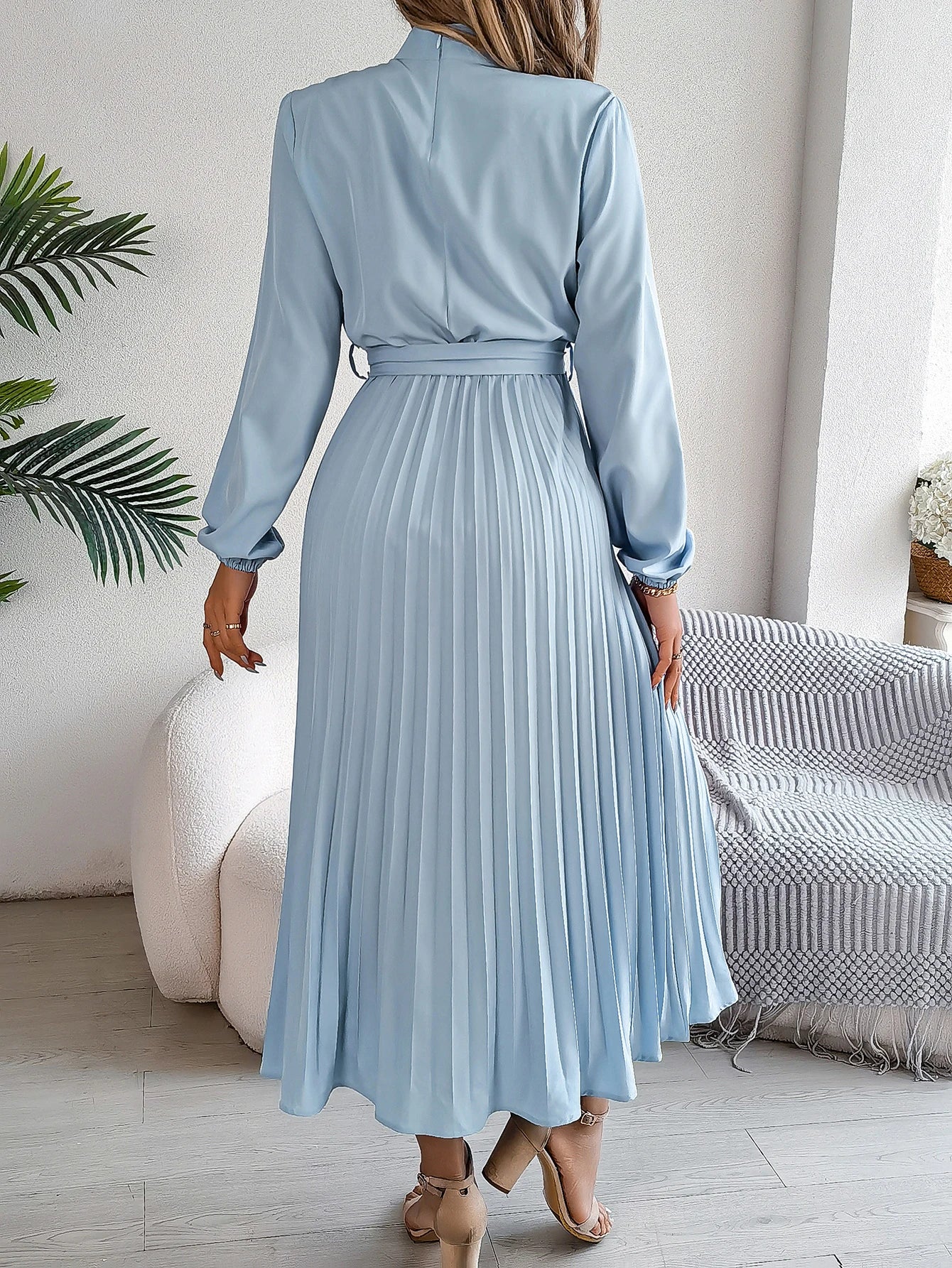 Elegant Pleated Long Sleeve Maxi Dress With Lace Up