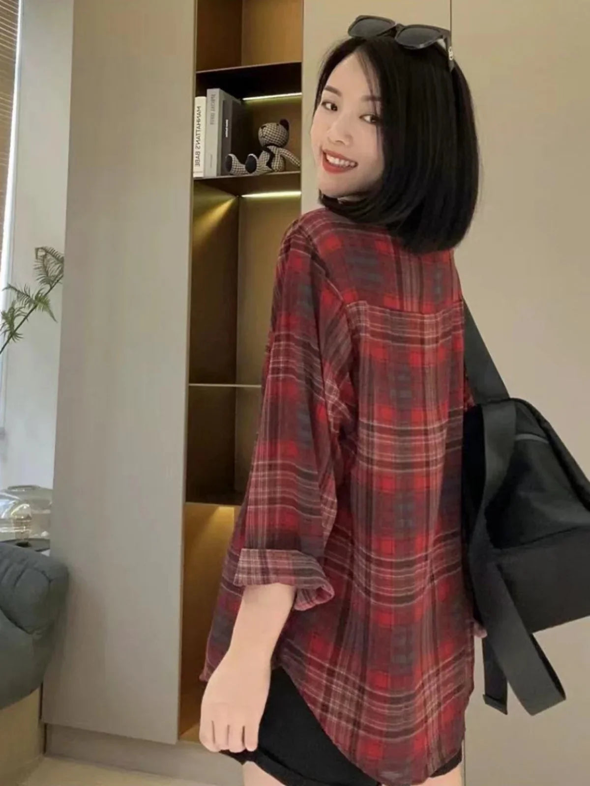 Breezy Oversized Plaid Shirt for Women Long Sleeve Collared Button-Down Blouse Casual Spring Summer Boyfriend Style Top