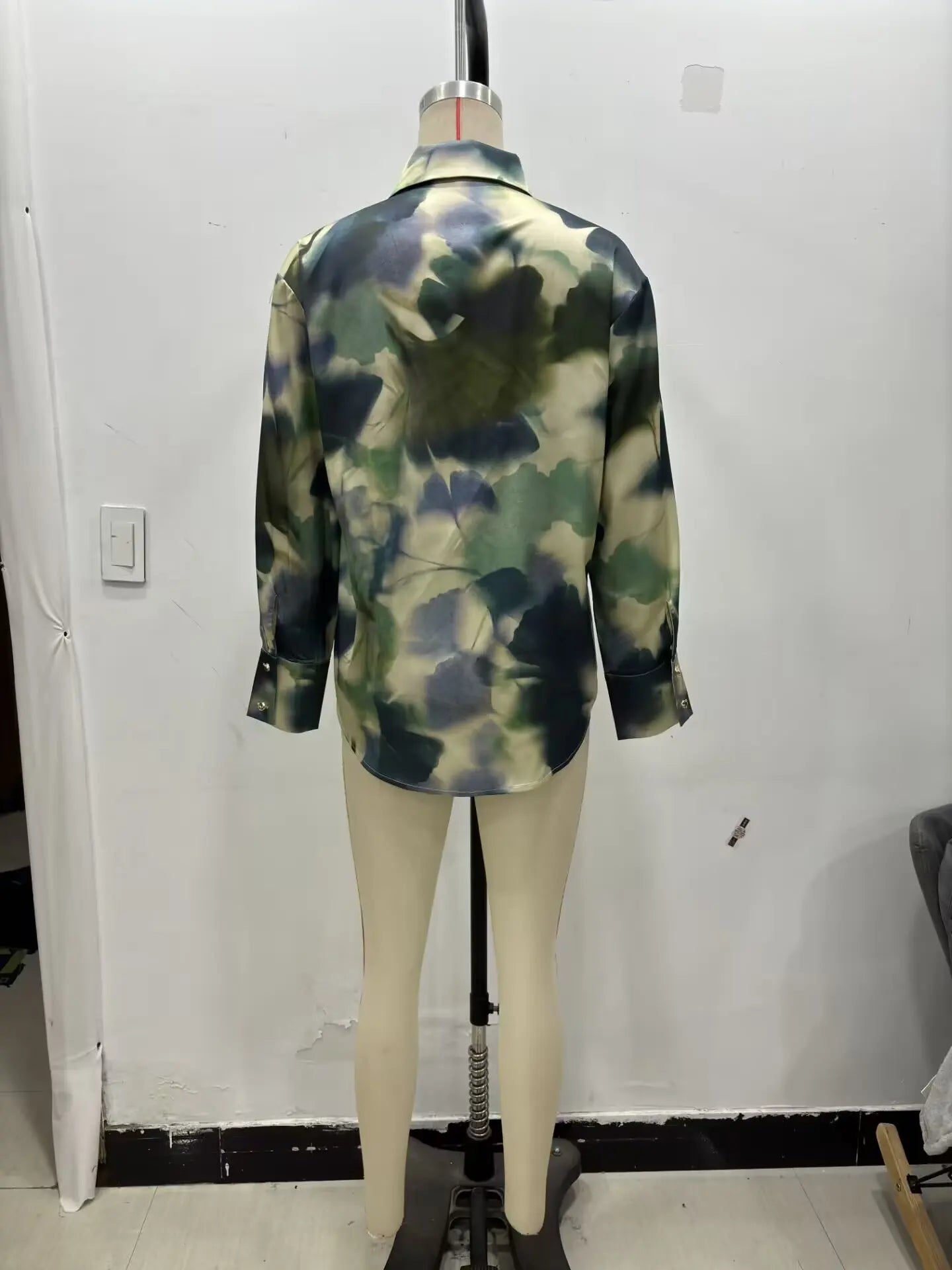 Elegant Printed Silk Satin Lapel Long Sleeve Shirt for Women with Soft Texture and Stylish Fit