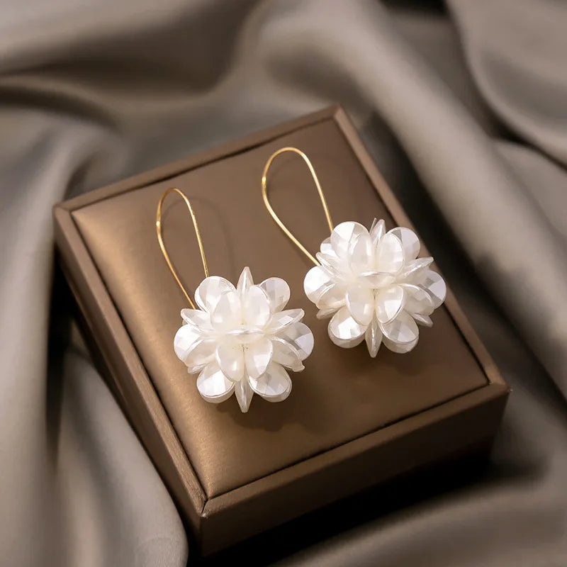 2PC Women's Fashion Pearl Petal Ball Earrings for Outdoor Travel and Party Events