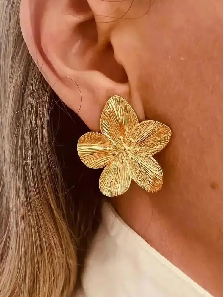 Hypoallergenic Vintage Flower Stud Earrings in 18k Gold Plated Stainless Steel for Women