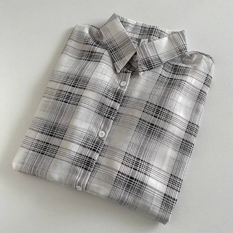 Breezy Oversized Plaid Shirt for Women Long Sleeve Collared Button-Down Blouse Casual Spring Summer Boyfriend Style Top