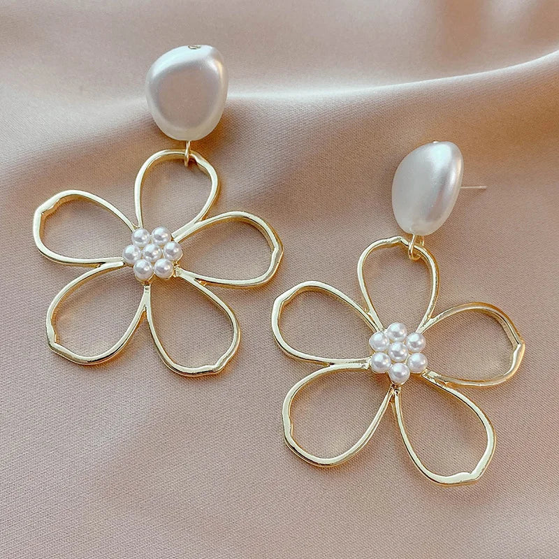Elegant Pearl Flower Earrings for Women High-End Metal Design Trendy Fashion Accessories