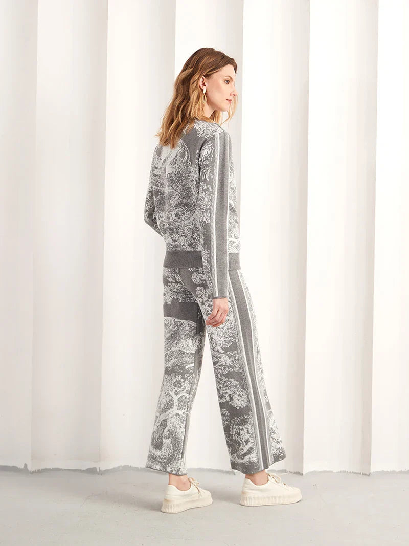 Casual Women Two Piece Knitted Tracksuit Set with Elegant Sweater and Pants for Winter Comfort