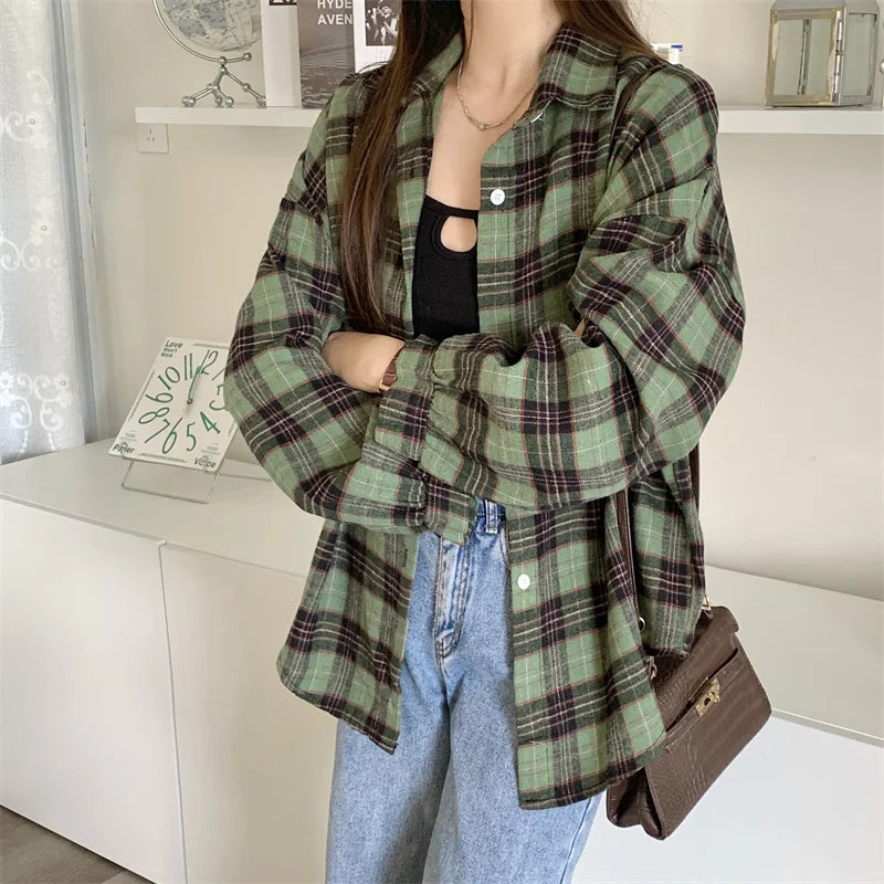 Women Oversized Tartan Plaid Shirt Jacket Long Sleeve Collared Button Up Grunge Style Spring Summer Outfit for Teenage Girls