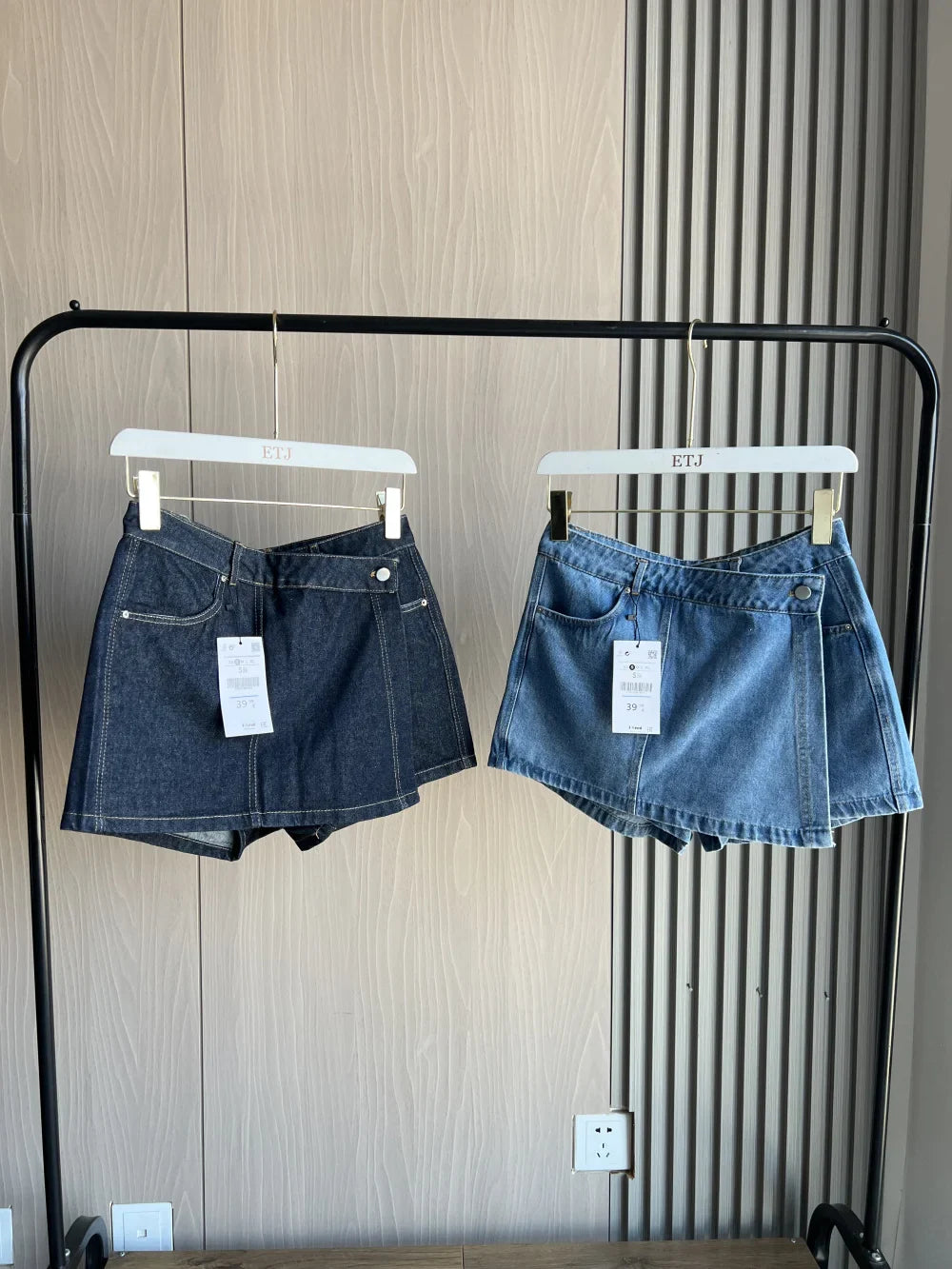 Sexy V Neck Loose Fit Short Denim Top with Asymmetrical Culottes Two Piece Denim Suit for Women