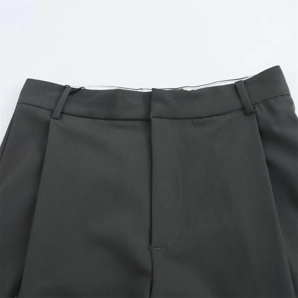 Fashionable Women's Slim Fit Vest and High Waisted Pleated Pants Set for Versatile Commuting Style