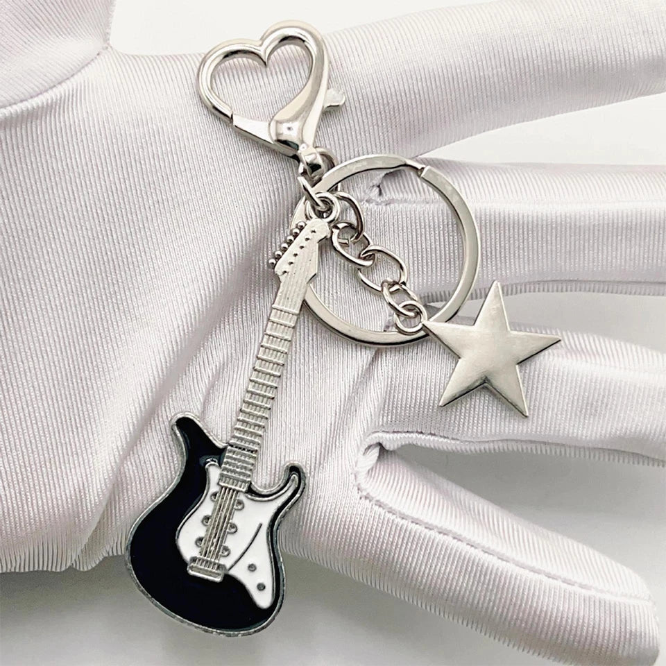 Y2K Guitar Love Heart Key Chain with Pentagram Pendant for Men and Women Cool Rock Punk Accessories Gift