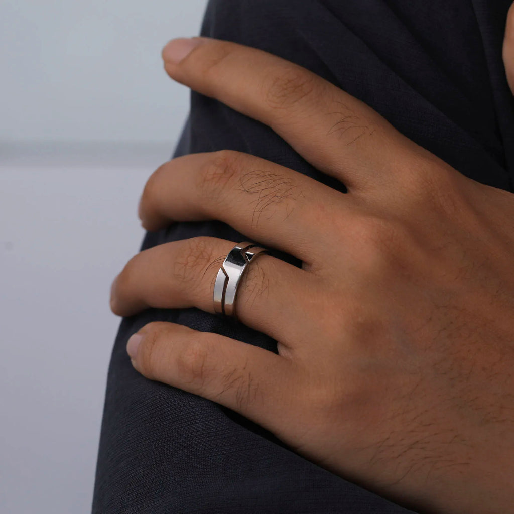 Skyrim Minimalist Stainless Steel Couple Ring in Black Casual Style for Men and Women Wedding Jewelry Gift