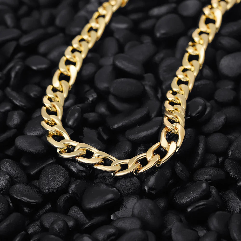 Classic Cuban Link Chain Necklace for Men and Women - High Quality Smooth Fashion Jewelry Suitable for All Occasions
