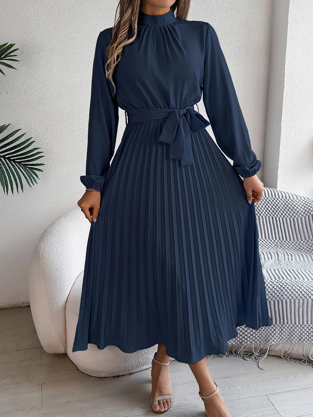 Elegant Pleated Long Sleeve Maxi Dress With Lace Up
