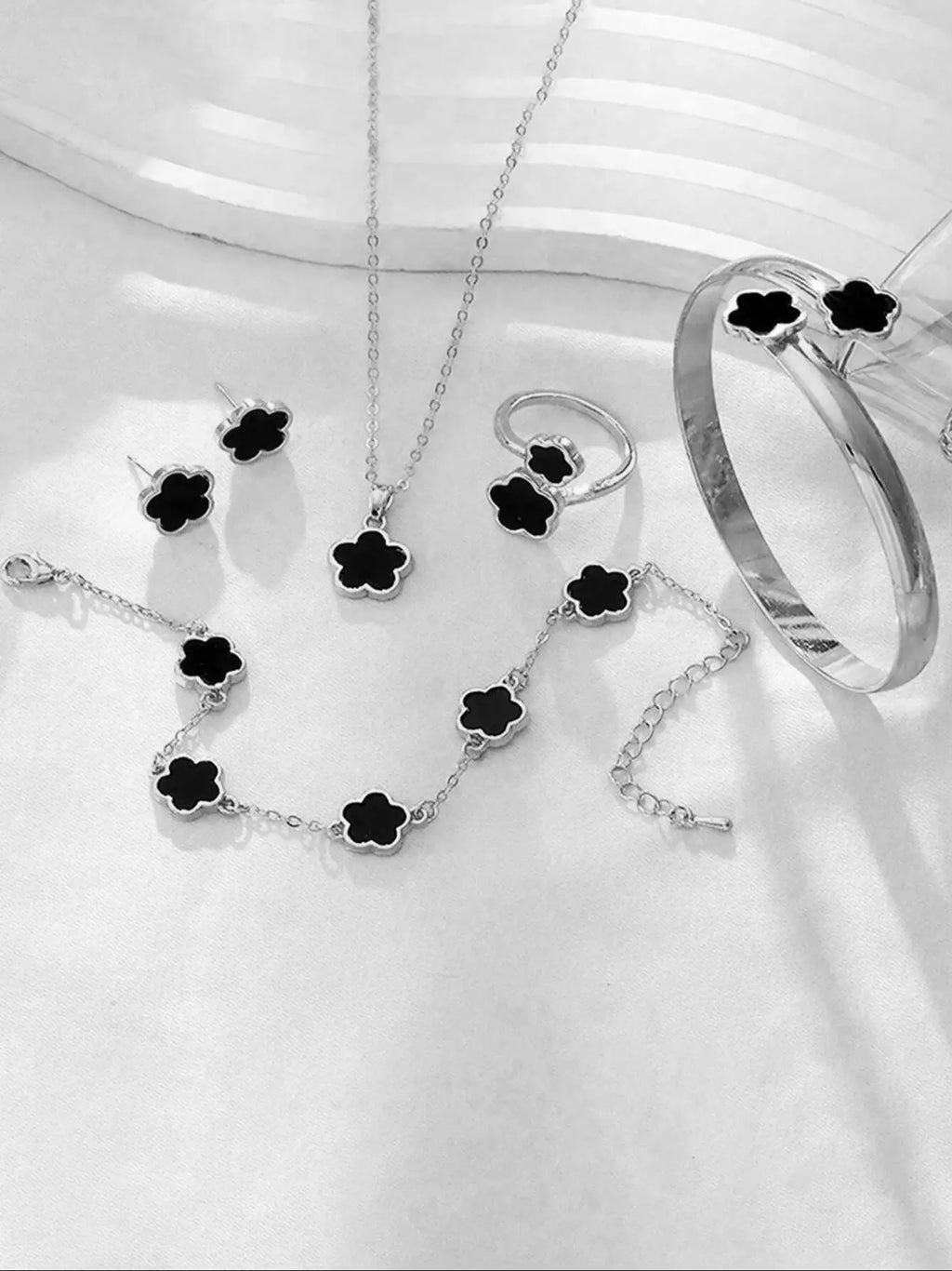 5pcs Women's Flower Jewelry Set with Bracelet Necklace Earrings and Ring