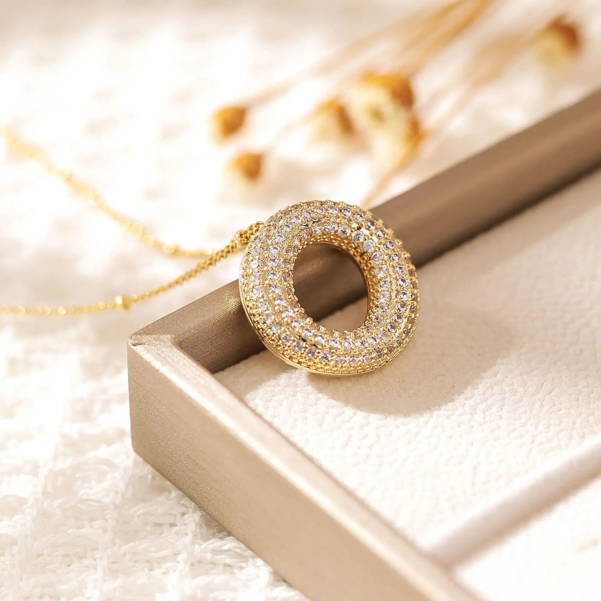 Exquisite Copper Gold-plated Zircon Pendant Minimalist Collarbone Chain Balloon Letter Necklace for Women