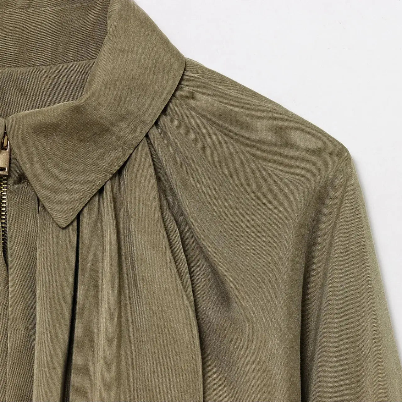 Women Vintage Pleated Blouse Loose Lapel Lantern Sleeves Front Zipper Solid Color Chic Commuter Shirt for Spring and Summer