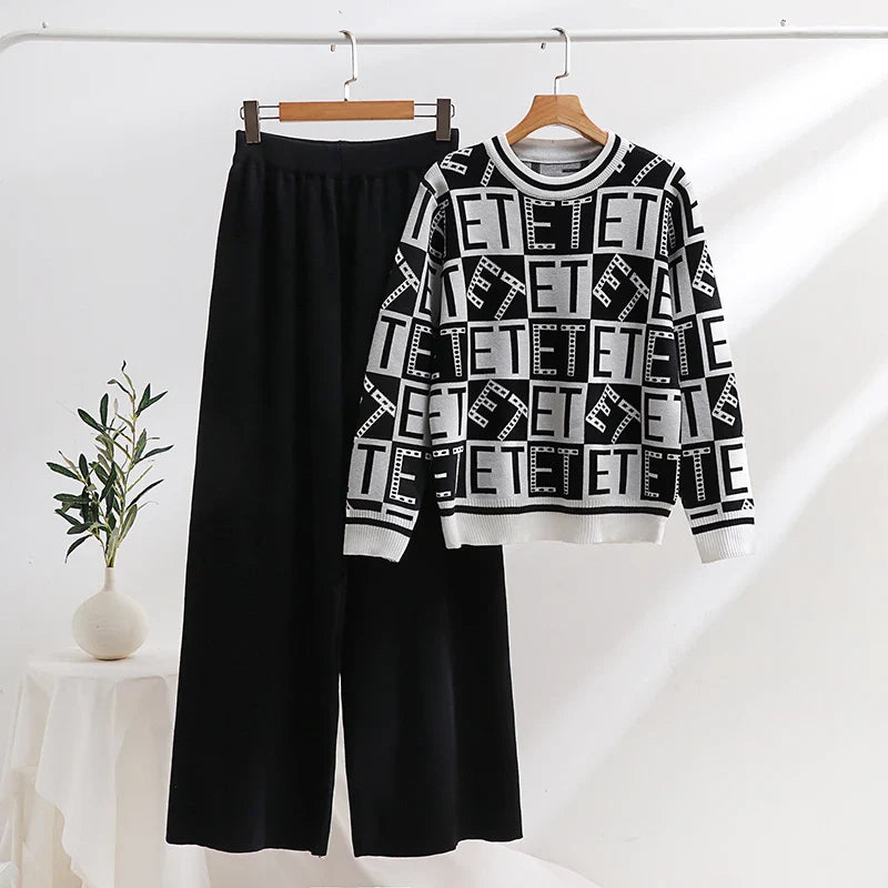Elegant Women's Knitted Two Piece Tracksuit Set Loungewear with Knit Pants in Black and White