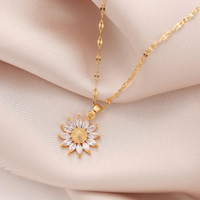 Trendy 18K Gold Plated Sunflower Stainless Steel Necklace for Women Clavicle Chain Jewelry Gift