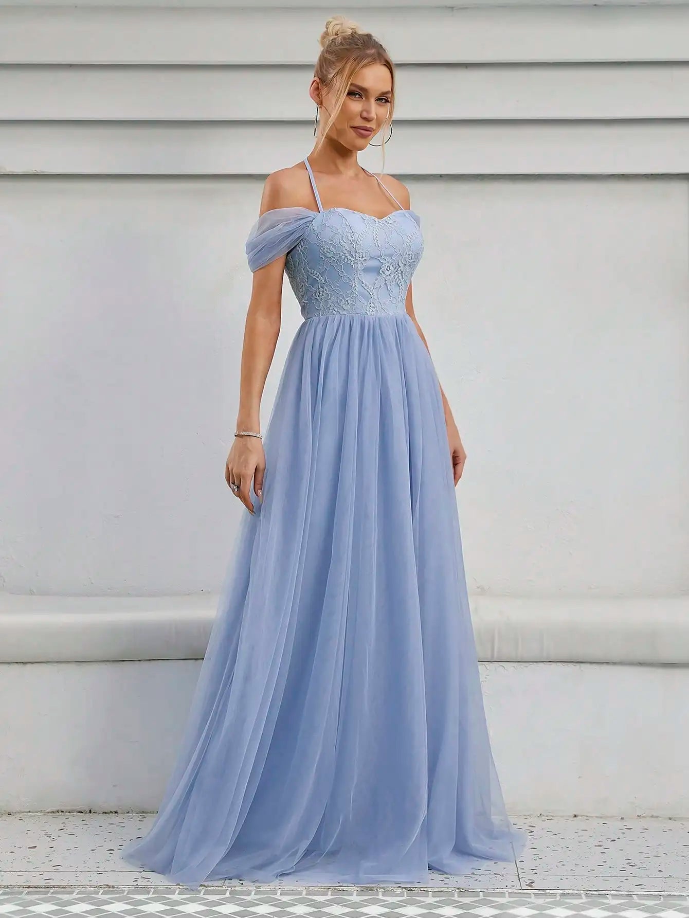 Elegant Line Neck Back Lace Mesh Pleated Bridal Gown