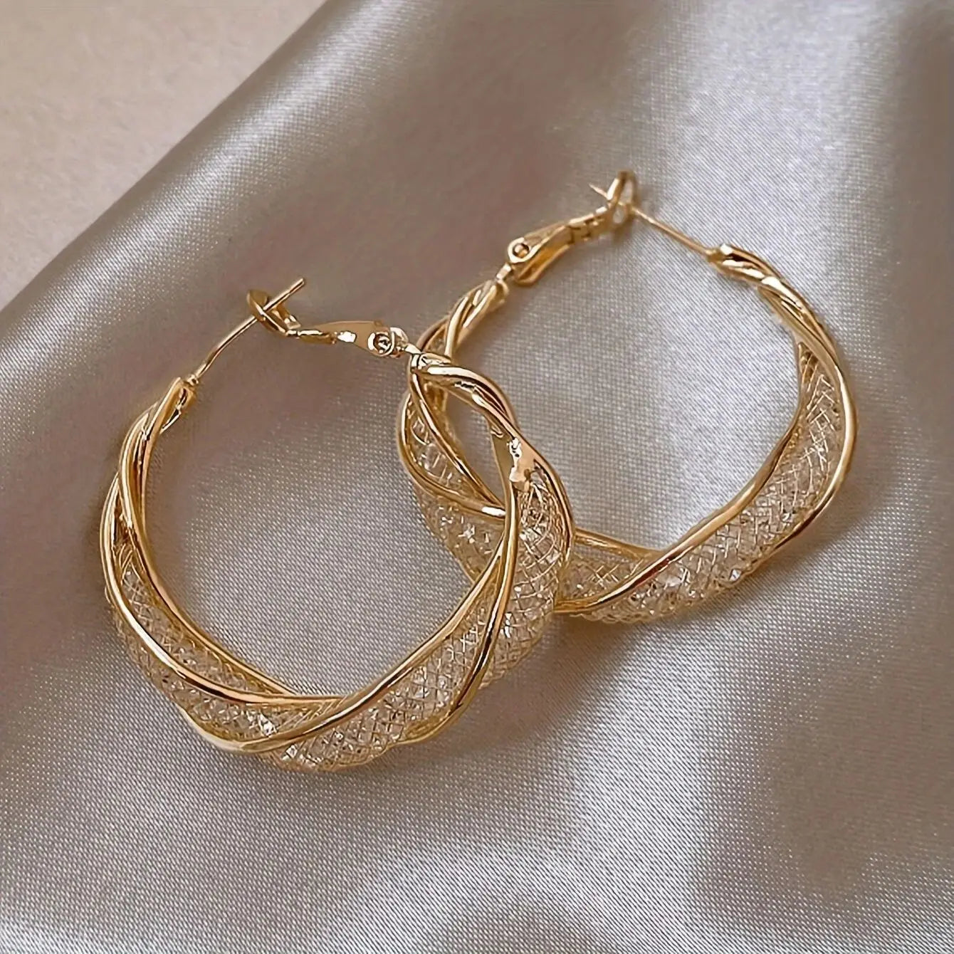 Elegant Shiny Rhinestones Hoop Earrings with Vintage Gold Color Twisted Mesh Design