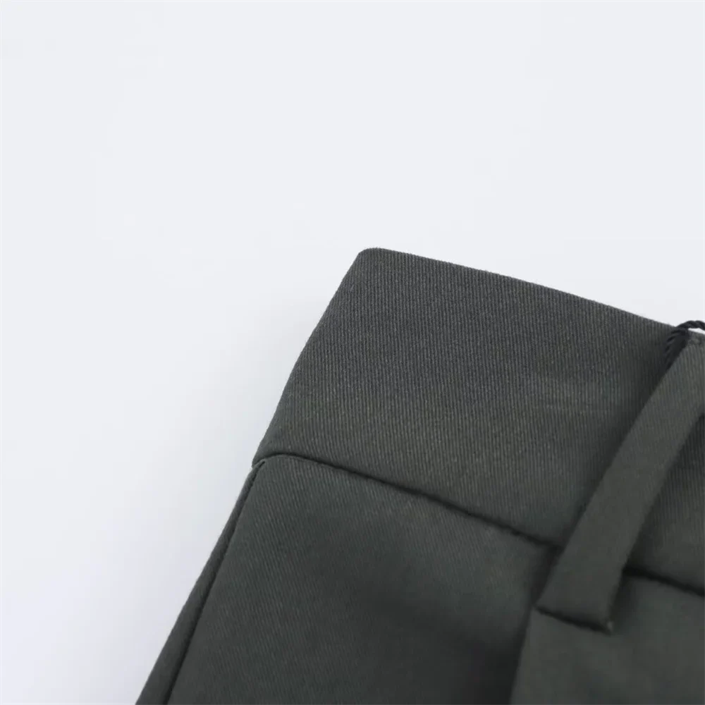 Fashionable Women's Slim Fit Vest and High Waisted Pleated Pants Set for Versatile Commuting Style