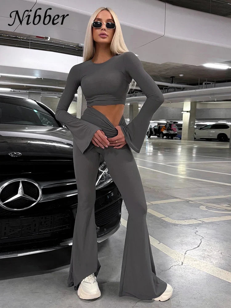 Women's Body-Shaping Tracksuit Set with Crop Top and Flare Leggings for Casual Sporty Style