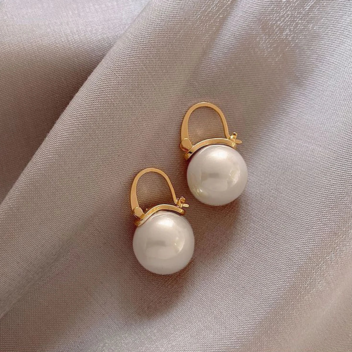 Women's Bowknot Diamond Pearl Earrings in Silver, Unique High-End Fashion Jewelry