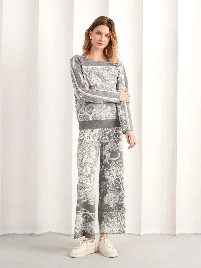 Casual Women Two Piece Knitted Tracksuit Set with Elegant Sweater and Pants for Winter Comfort