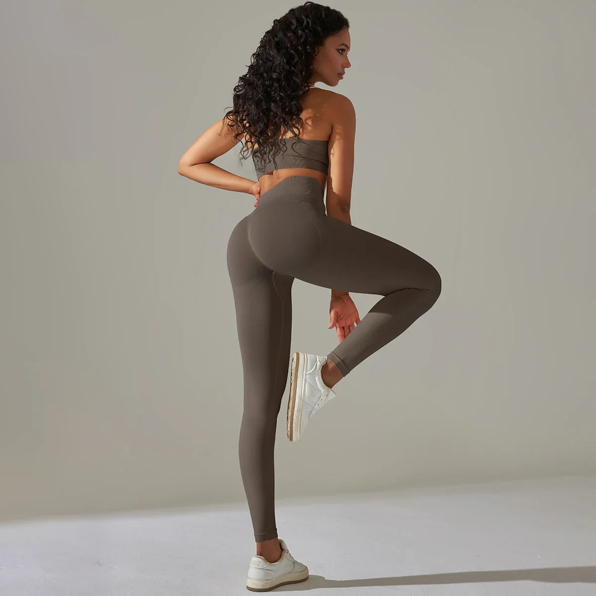 Women Yoga Set Seamless Sports Bra and Leggings for Gym Fitness and Workouts