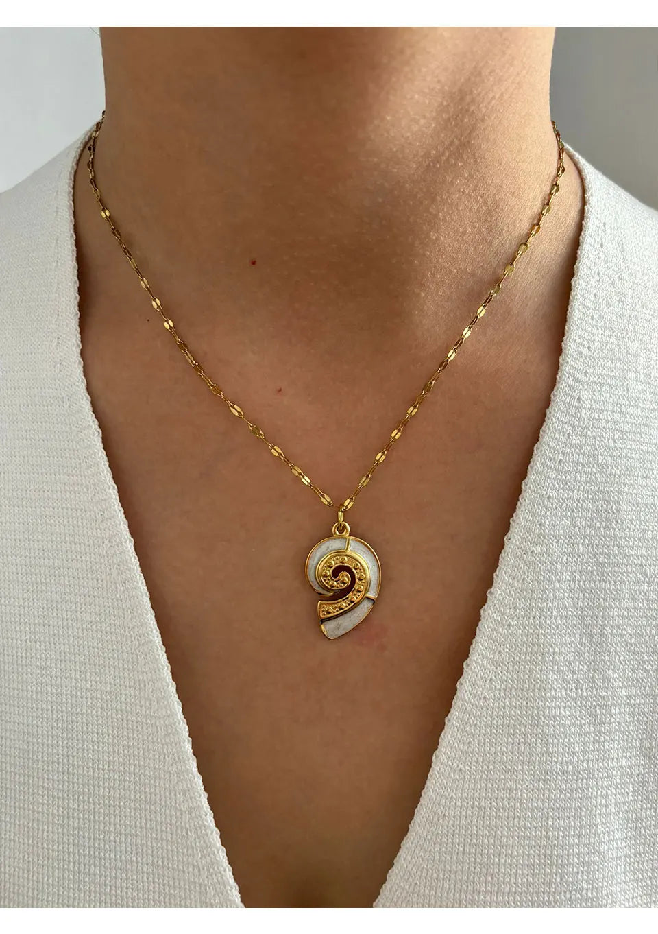 Elegant White Enamel Turtle Conch Starfish Pendant Necklace 18K Gold Plated Jewelry for Women