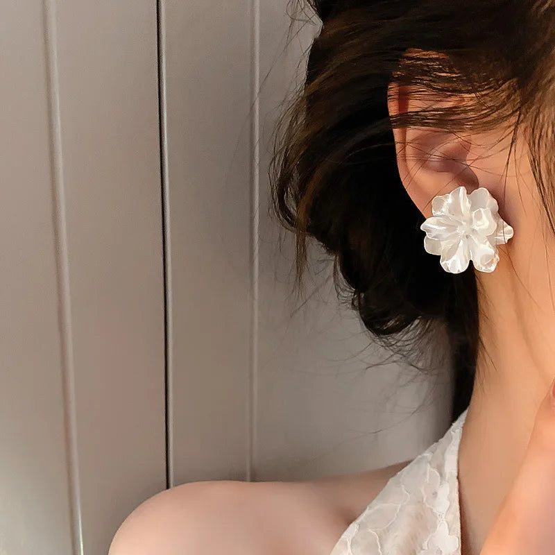 Acrylic White Camellia Flower Stud Earrings for Women Elegant Fashion Jewelry for Parties Weddings and Special Occasions