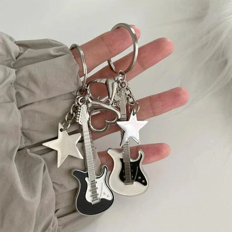 Y2K Guitar Love Heart Key Chain with Pentagram Pendant for Men and Women Cool Rock Punk Accessories Gift