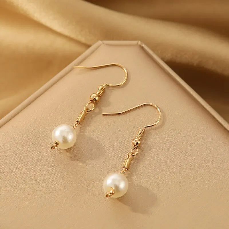 Gold-Plated Imitation Pearl Necklace Earring Bracelet Set for Ladies with Elegant Tassel Design
