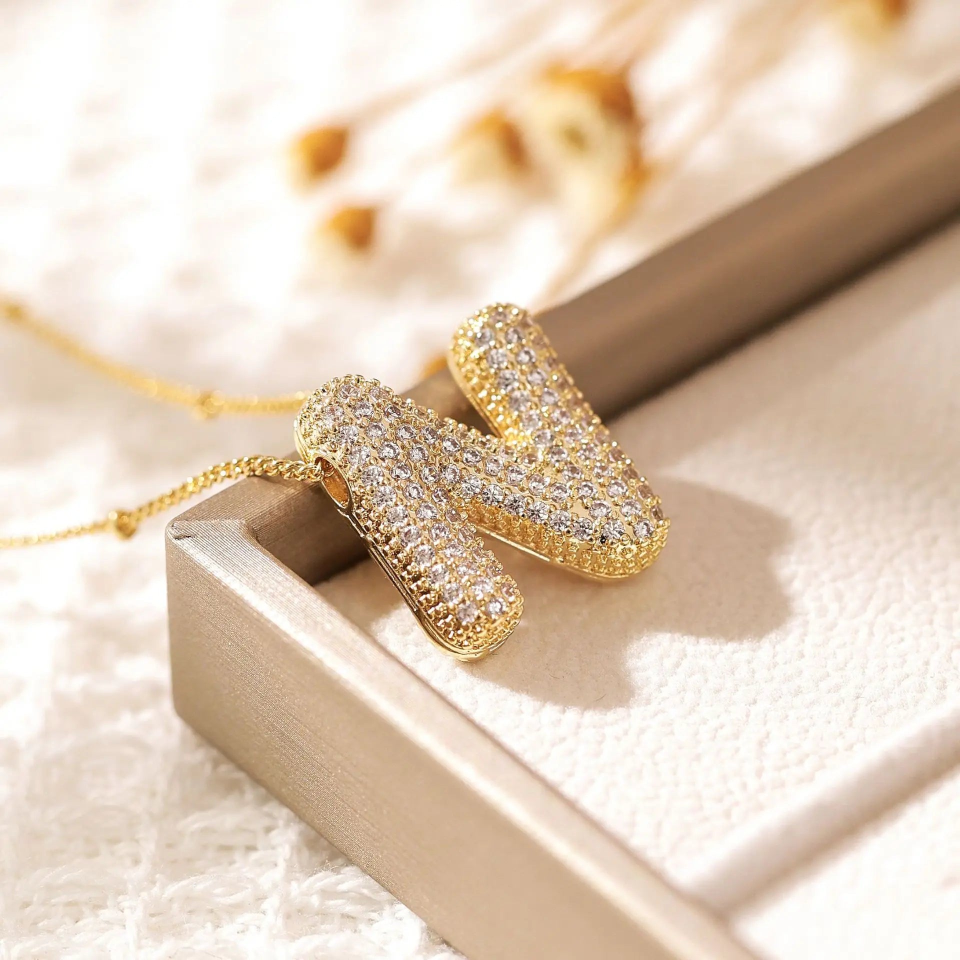 Exquisite Copper Gold-plated Zircon Pendant Minimalist Collarbone Chain Balloon Letter Necklace for Women