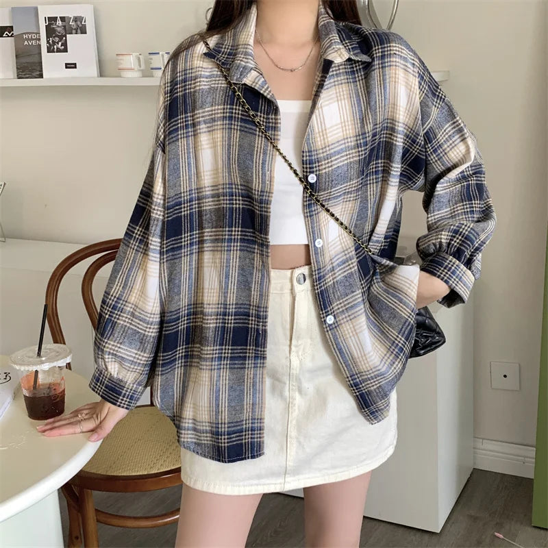 Women Oversized Tartan Plaid Shirt Jacket Long Sleeve Collared Button Up Grunge Style Spring Summer Outfit for Teenage Girls