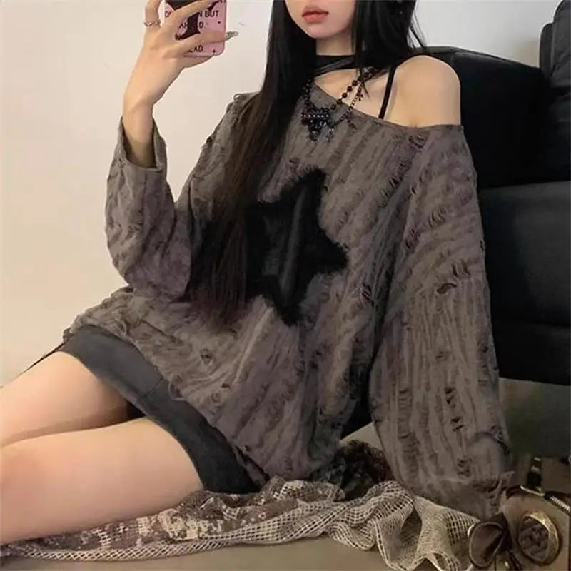 Grunge Star Print T-Shirt for Women in Y2K Aesthetic Style with Ripped Design and Loose Fit for Kpop Fairycore and Gothic Streetwear