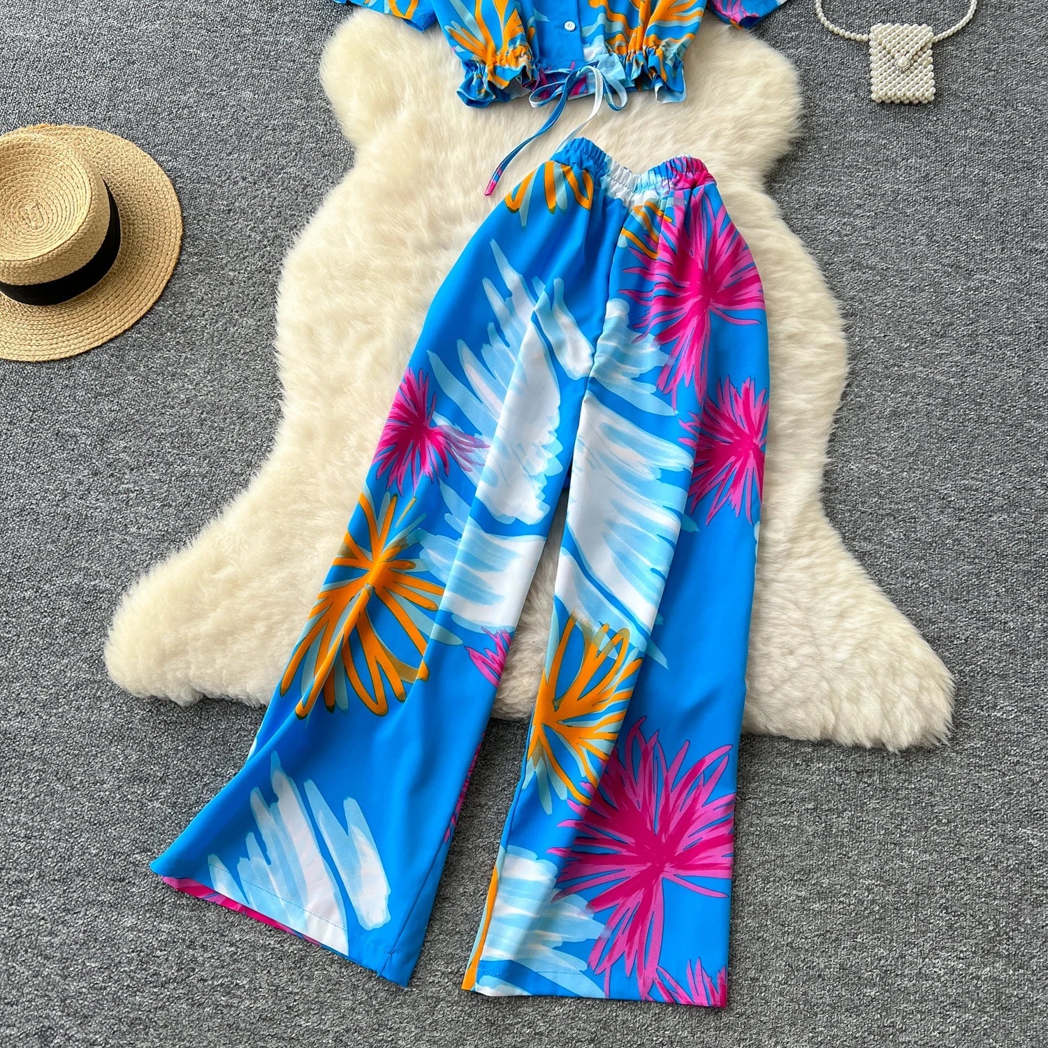 Summer Fashion Print Two Piece Set for Women with Loose Short Sleeve Tops and Elastic Waist Wide Leg Cropped Pants