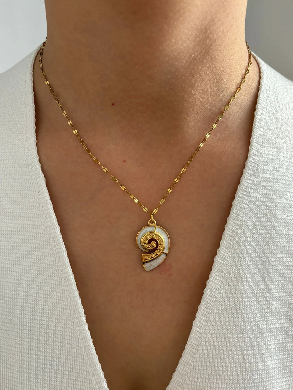 Elegant White Enamel Turtle Conch Starfish Pendant Necklace 18K Gold Plated Jewelry for Women