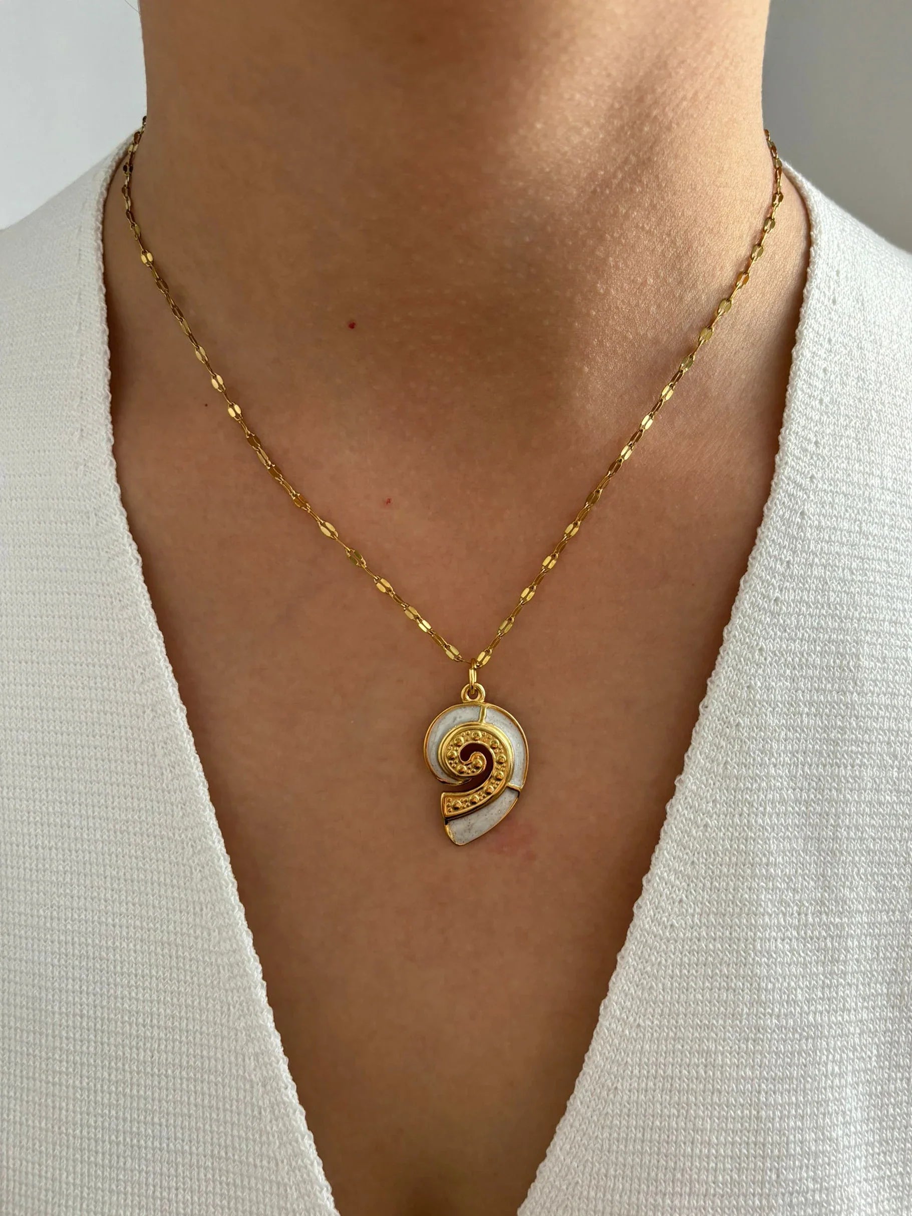 Elegant White Enamel Turtle Conch Starfish Pendant Necklace 18K Gold Plated Jewelry for Women