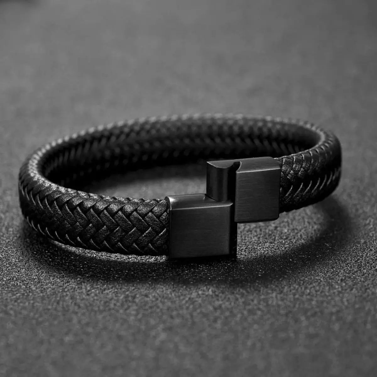 Retro Men's Leather Open Bangle Bracelet, Stylish Multi-Size Woven Leather Hand Rope for Outdoor Sports and Stress Relief