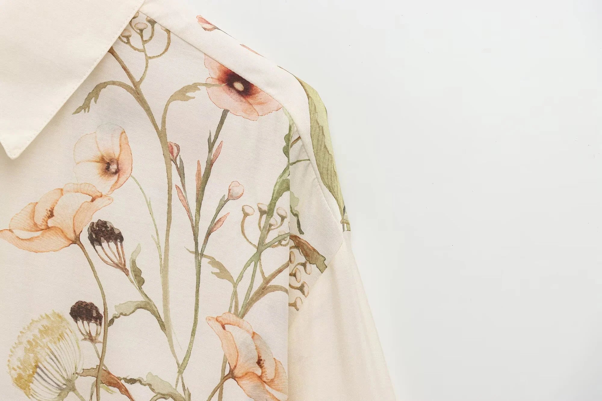 Women's Casual Floral Print Shirt Lightweight Breathable Summer Blouse with Simple Elegant Design