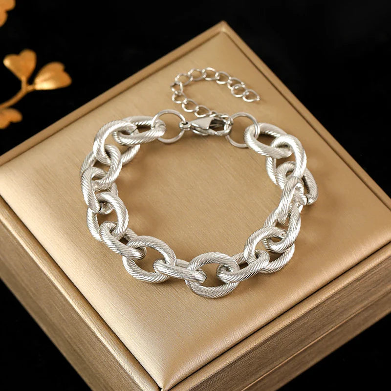Gold Color Cuban Chain Bracelet for Women and Men - Trendy Waterproof Stainless Steel Wrist Chain Jewelry Gift for Parties