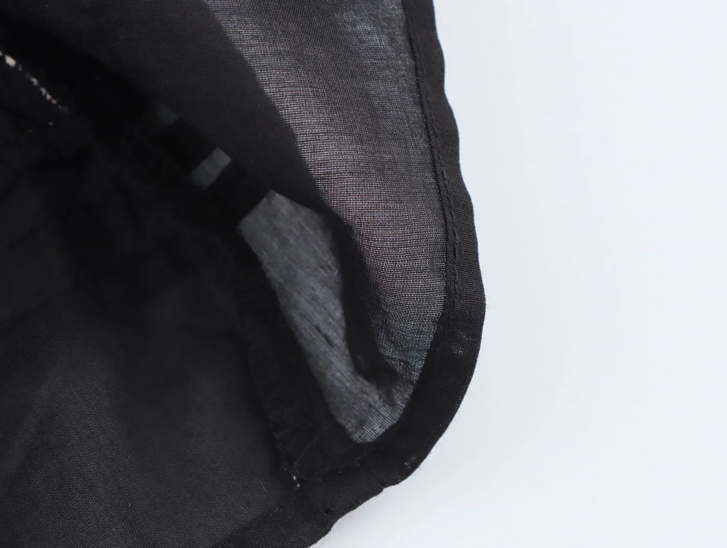 Women's Contrasting Color Embroidered Shirt with Round Neck Puff Sleeves and Loose Hem Casual Chic Top for Spring and Summer