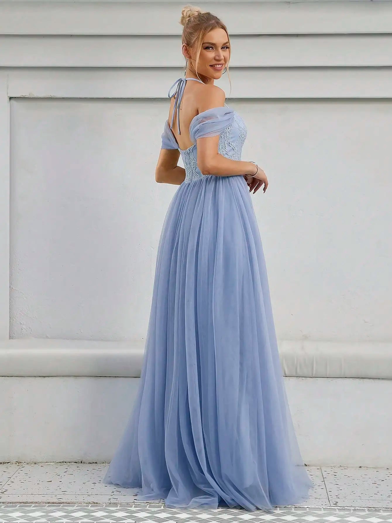 Elegant Line Neck Back Lace Mesh Pleated Bridal Gown