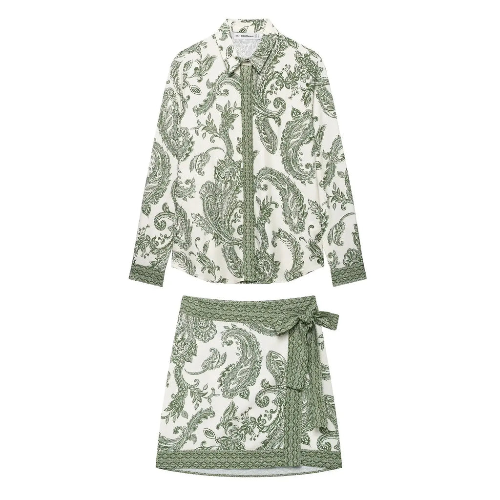 Women's Green Paisley Totem Flower Print Business Blouse Casual Retro Shirt with Turn-Down Collar and Button Closure