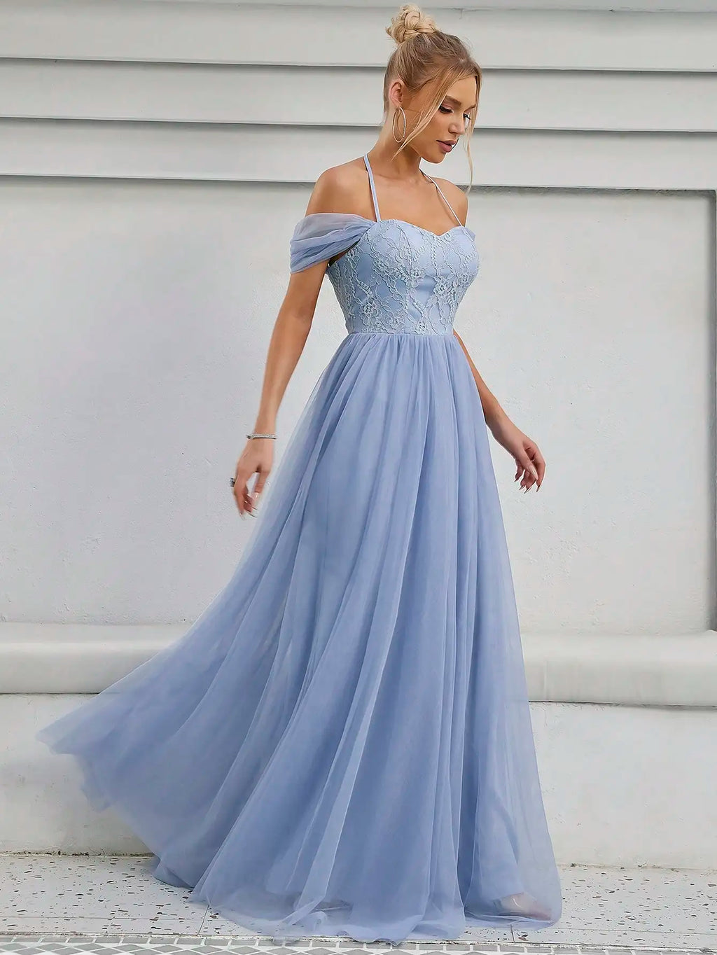 Elegant Line Neck Back Lace Mesh Pleated Bridal Gown