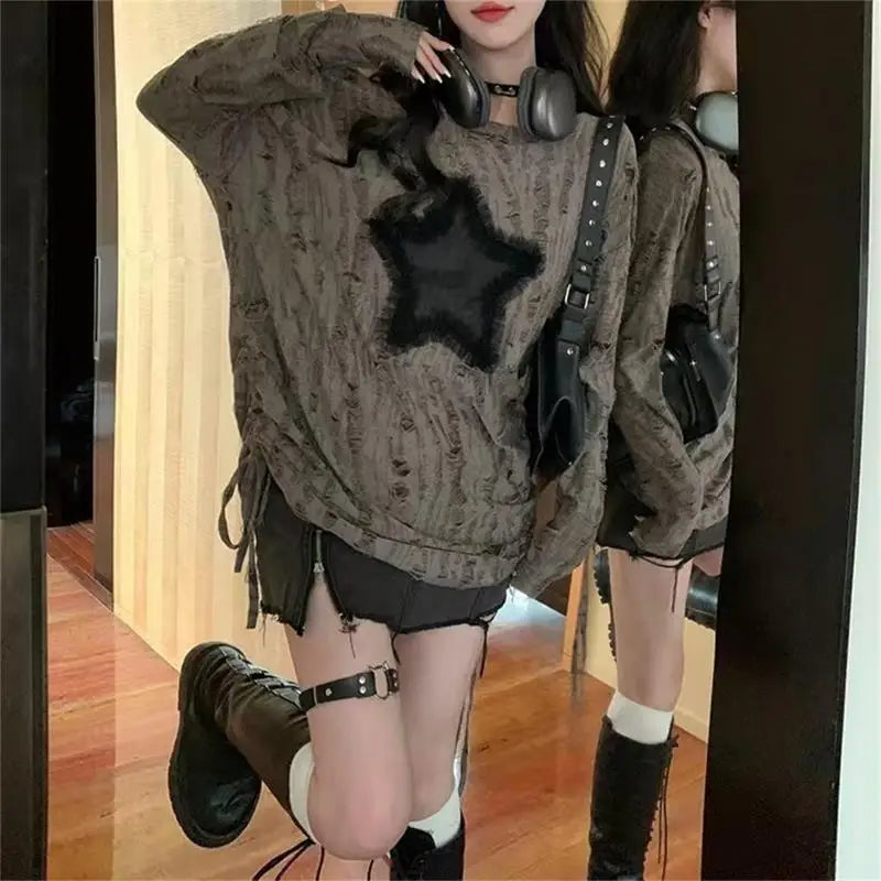 Grunge Star Print T-Shirt for Women in Y2K Aesthetic Style with Ripped Design and Loose Fit for Kpop Fairycore and Gothic Streetwear